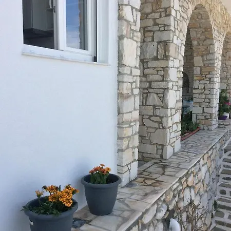 펜션 Flora In Paros 나오우사