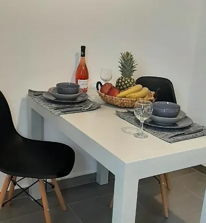 펜션 Flora In Paros