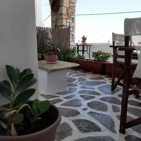 펜션 Flora In Paros
