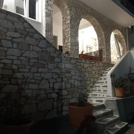 펜션 Flora In Paros 나오우사