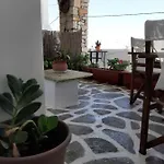 Nyaraló Flora In Paros
